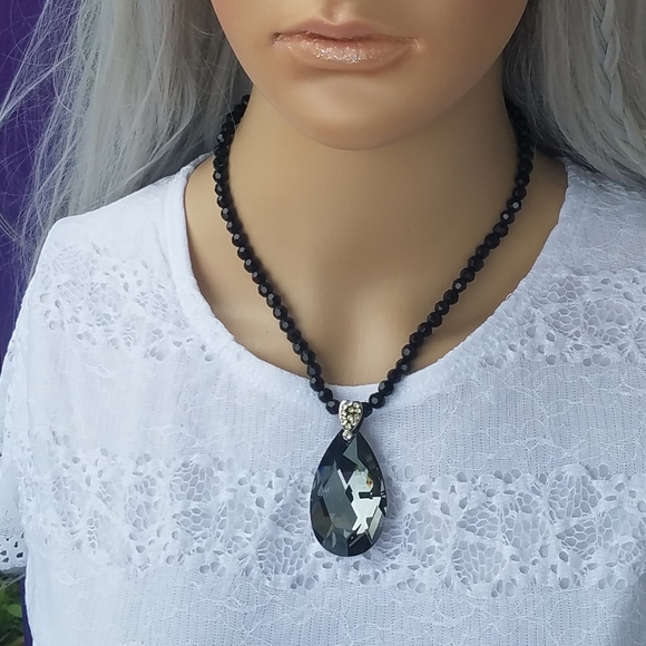 Cookie Lee Jewelry - Cookie Lee Glass Pendant Necklace